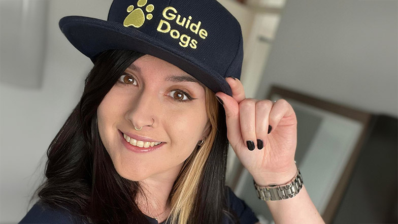 Streamer Bekkiboom in Guide Dogs cap, one of the incentives