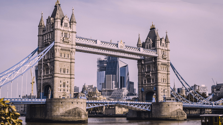 Tower Bridge as seen by someone with deuteranopia