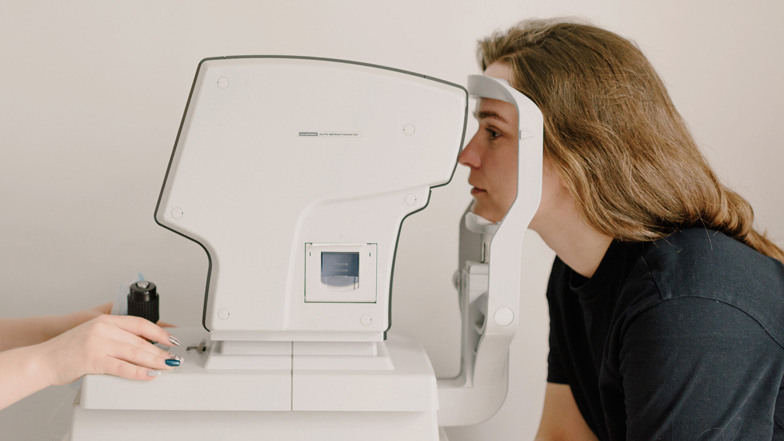 A women having an eye test